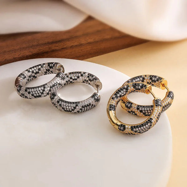 Sparkling circular leopard snake-shaped earrings